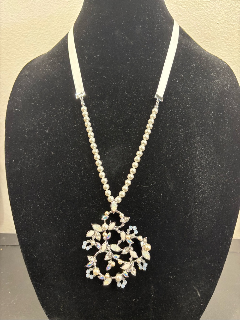 Swarovski Everlasting New Cream Pearl Necklace with Floral Crystal Pendant